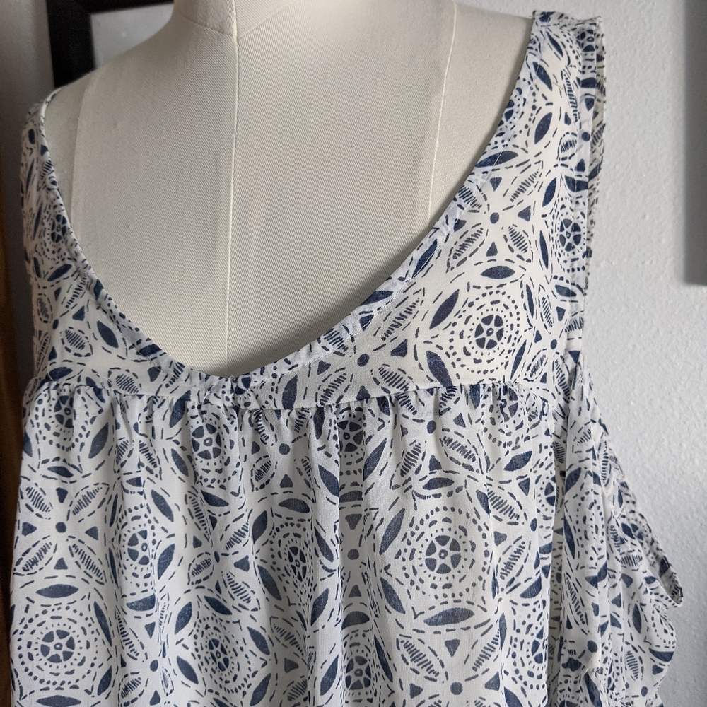 {Abercrombie & Fitch} Top Size Medium - Picture 2 of 8